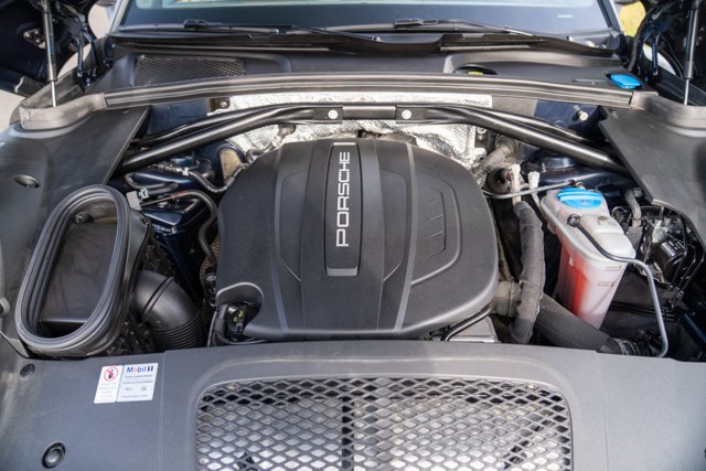 Used 2017 Porsche Macan AWD/4WD image 28