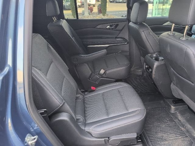 Used 2025 Chevrolet Traverse LT image 12