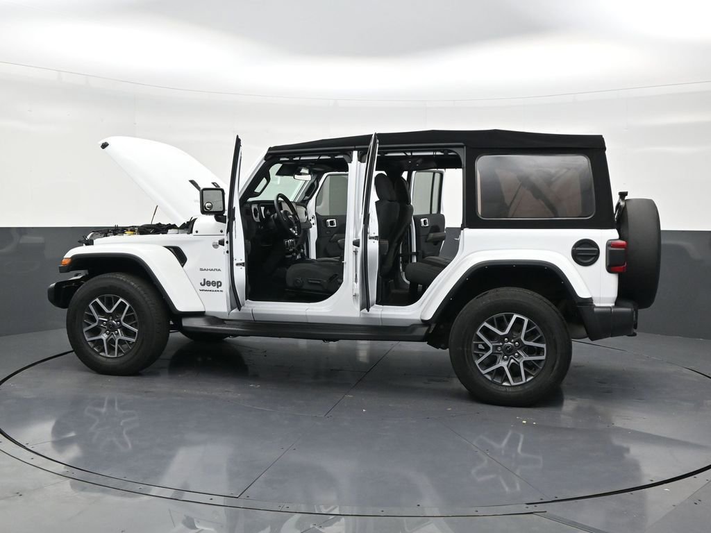 Used 2024 Jeep Wrangler Sahara image 30