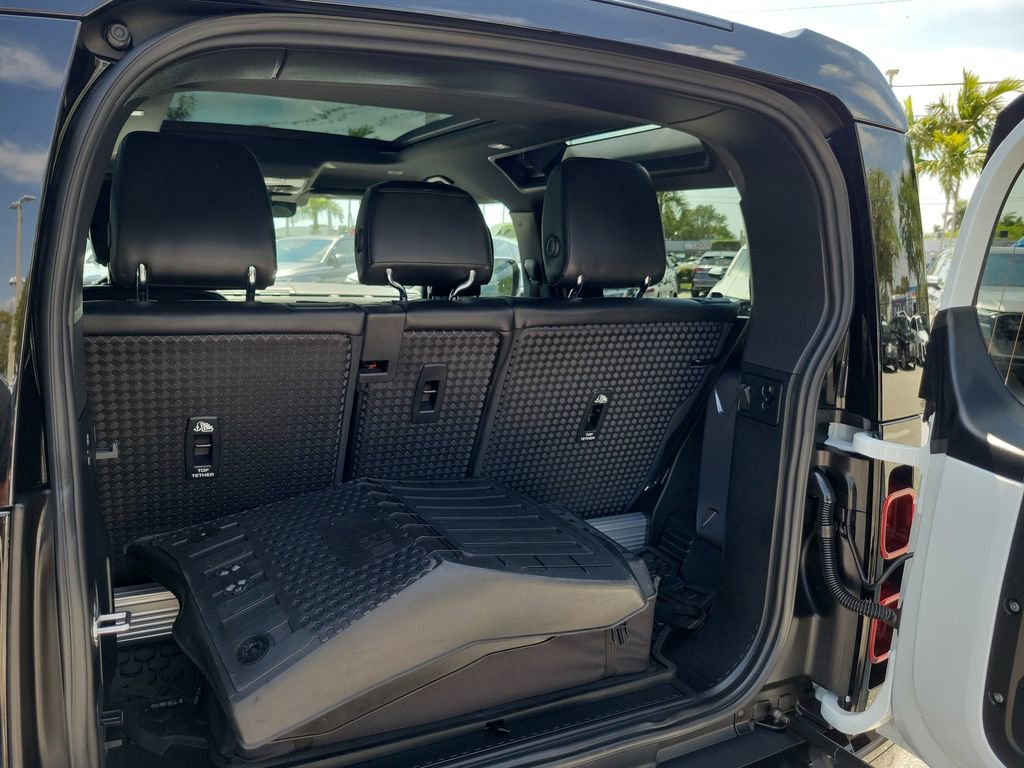 Used 2023 Land Rover Defender 90 X-Dynamic SE image 25