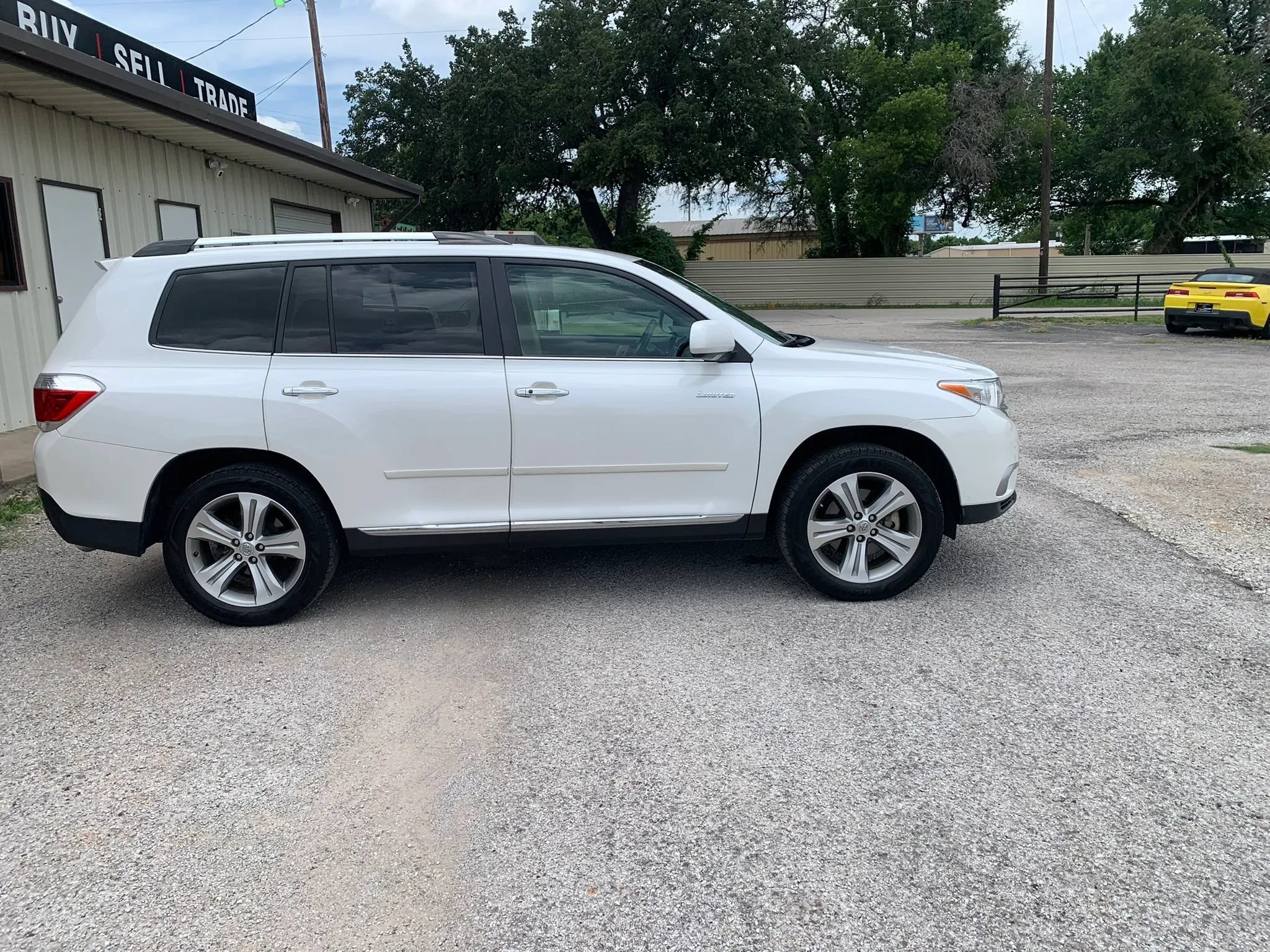 Used 2011 Toyota Highlander Limited FWD image 1
