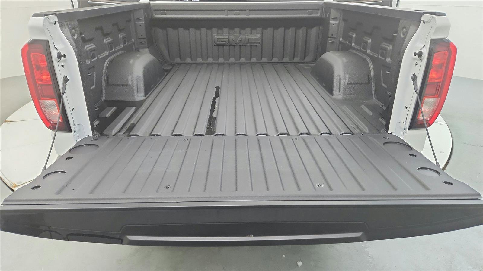 New 2026 GMC Sierra 1500 SLE image 45