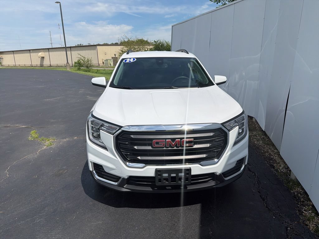Used 2024 GMC Terrain SLE w/ Driver Convenience Package FWD image 10