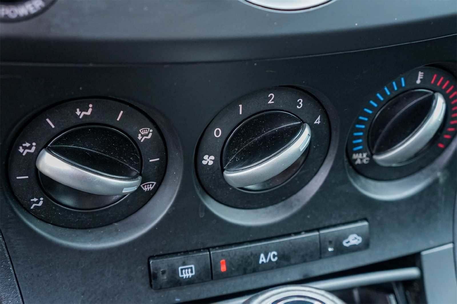 Used 2012 MAZDA MAZDA3 i Touring image 24