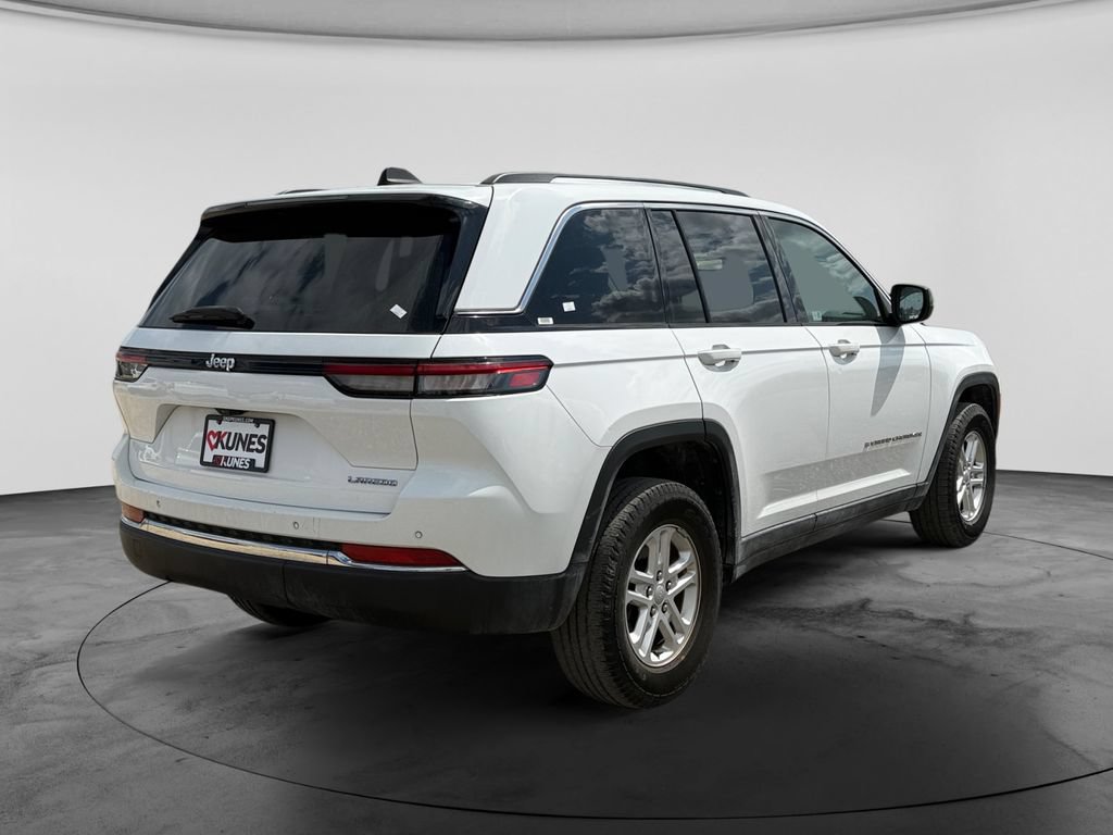 Used 2024 Jeep Grand Cherokee Laredo RWD image 10