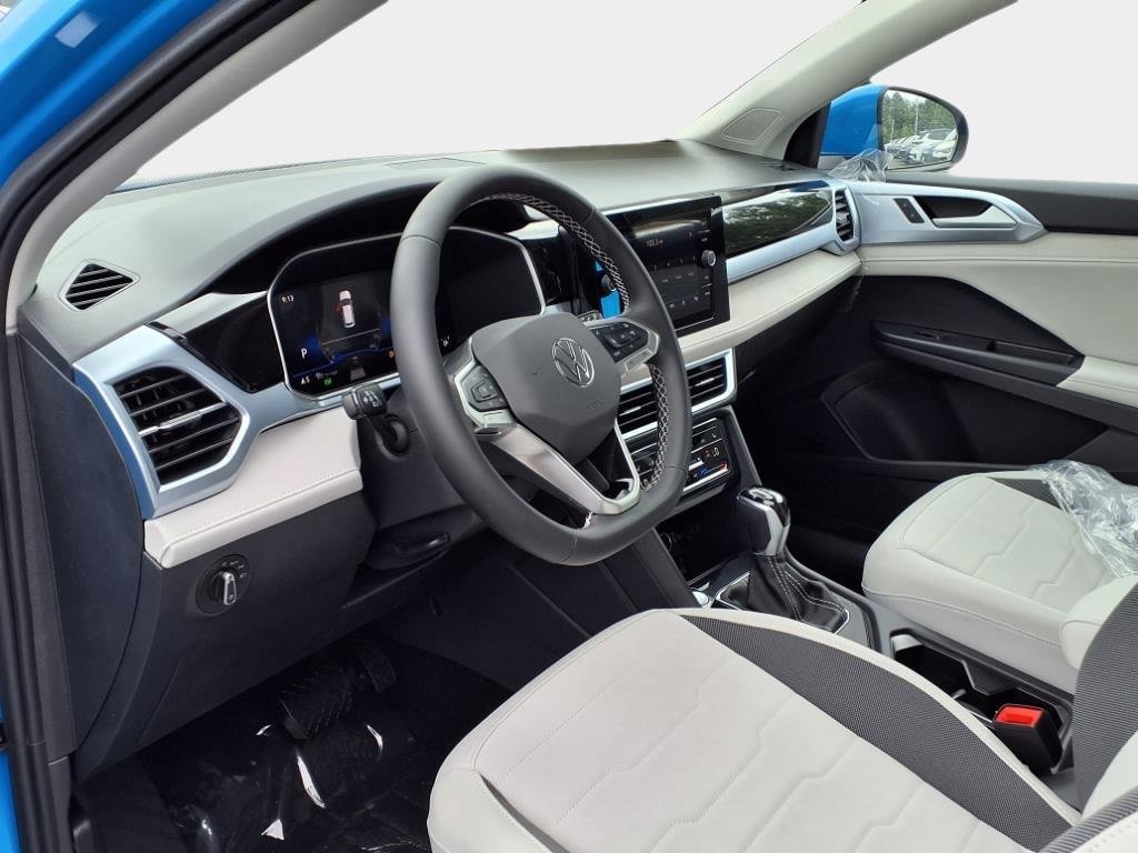 New 2025 Volkswagen Taos SE image 10