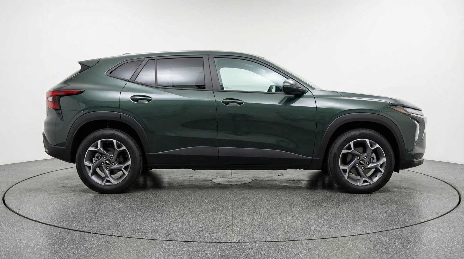 Used 2025 Chevrolet Trax LT FWD image 11