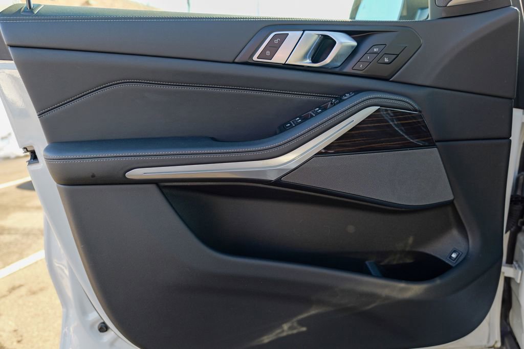 Used 2024 BMW X5 xDrive50e image 16