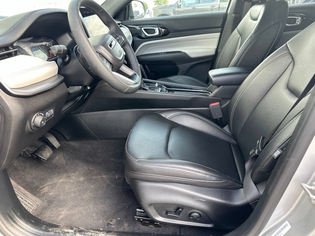 Used 2025 Jeep Compass Limited AWD/4WD image 14