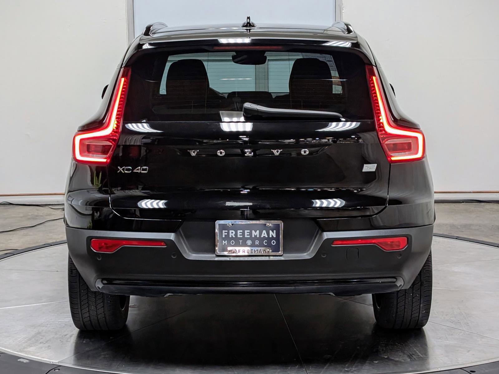 Used 2023 Volvo XC40 Recharge Core image 8