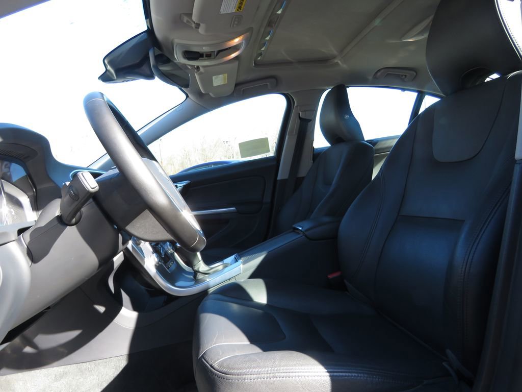 Used 2018 Volvo S60 T5 Inscription image 10