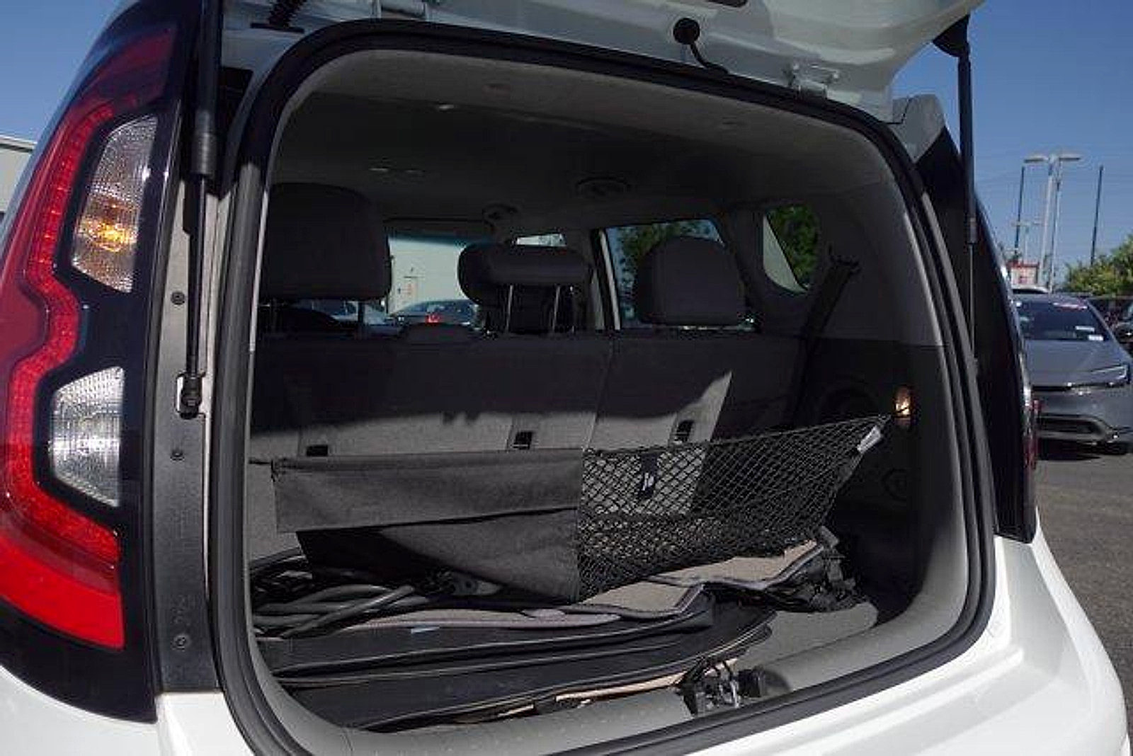 Used 2017 Kia Soul EV-e FWD image 29