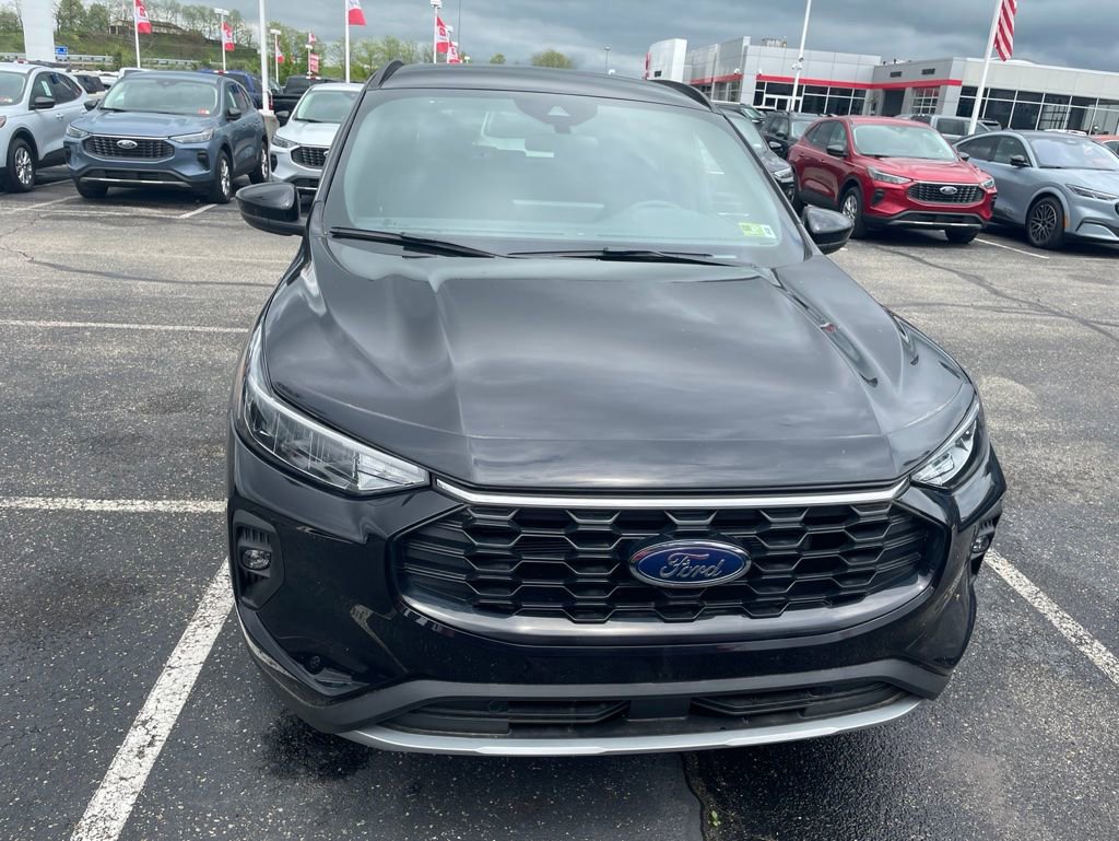 Used 2025 Ford Escape ST-Line Select w/ Tech Pack #1 AWD/4WD image 2