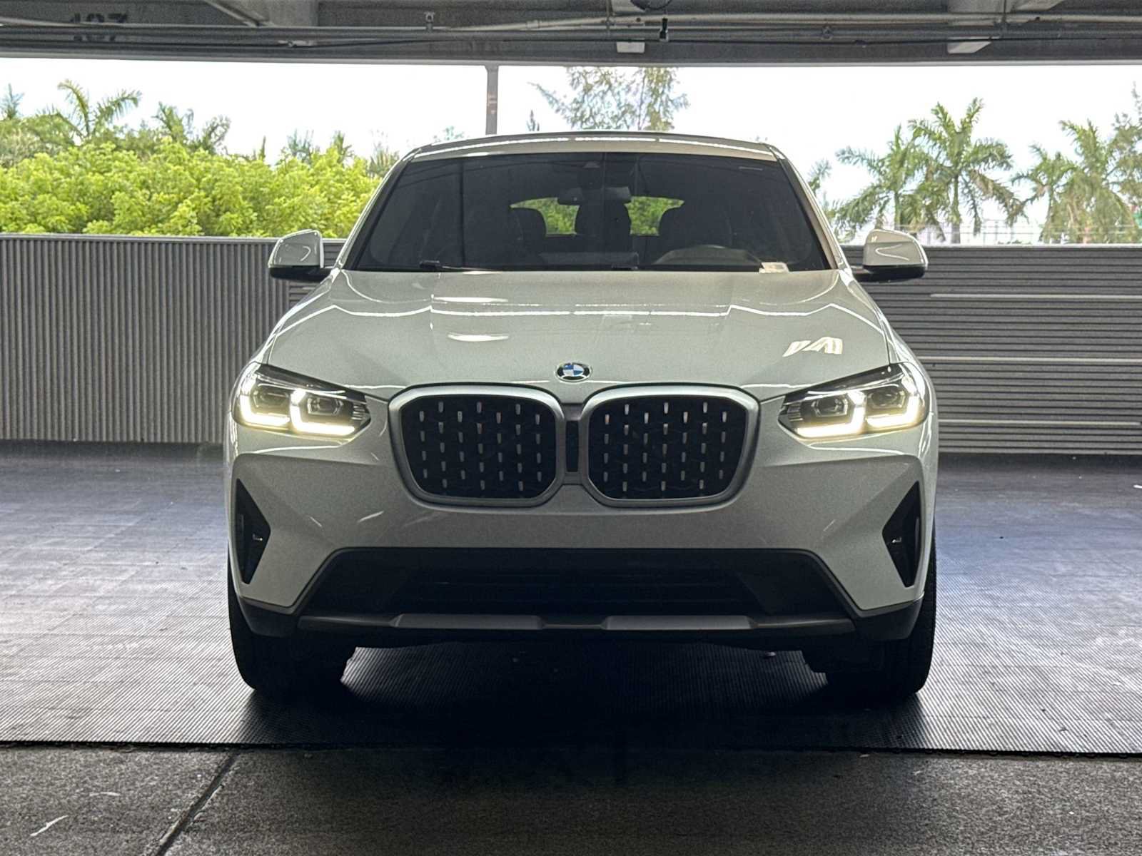 Used 2024 BMW X4 xDrive30i w/ Parking Assistance Package AWD/4WD image 3