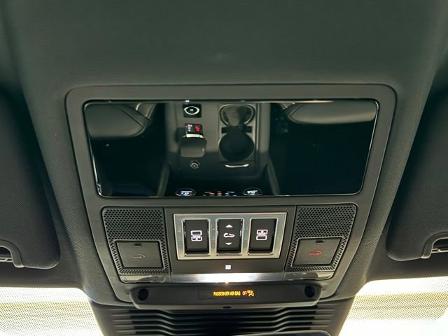 New 2024 Land Rover Discovery Dynamic SE image 19