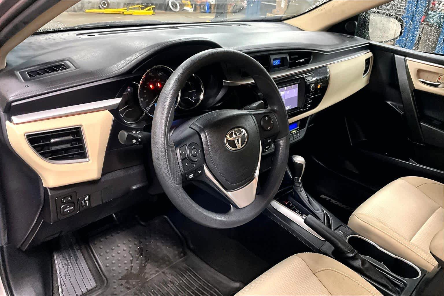 Used 2016 Toyota Corolla LE FWD image 16