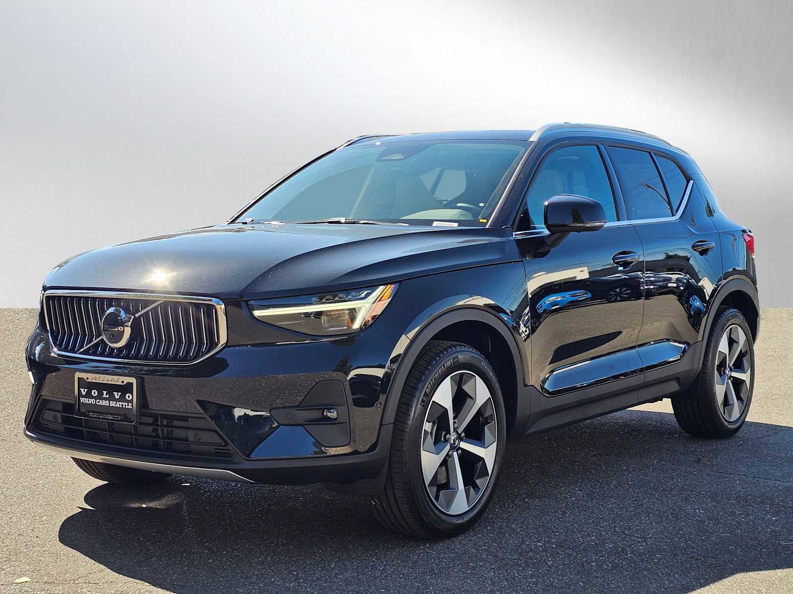 New 2025 Volvo XC40 B5 Plus w/ Protection Package Premier image 3