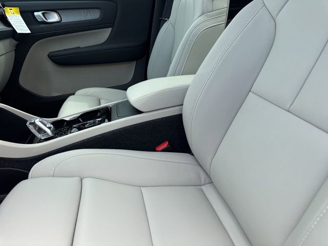 New 2026 Volvo XC40 B4 Plus w/ Protection Package FWD image 15