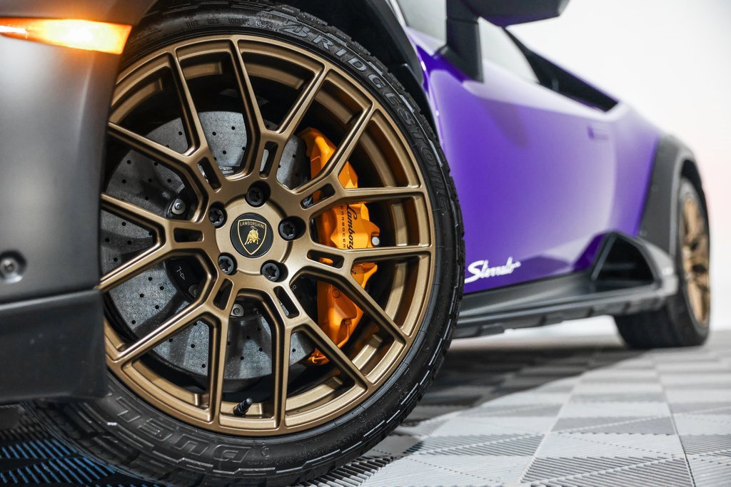 Used 2024 Lamborghini Huracan Sterrato image 12