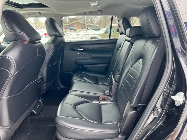 Used 2022 Toyota Highlander XLE image 5