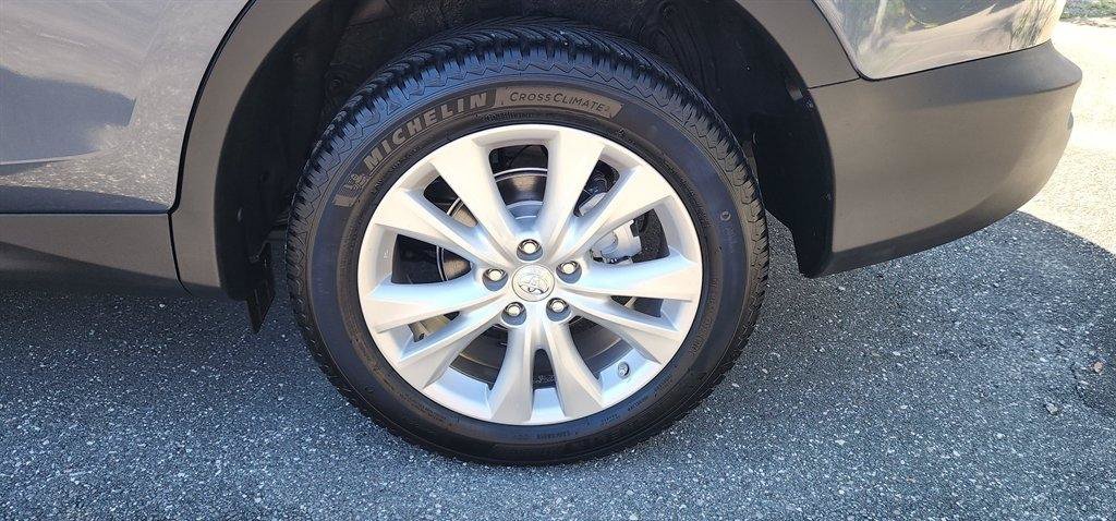 Used 2014 Toyota RAV4 Limited w/ Technology Package FWD image 16