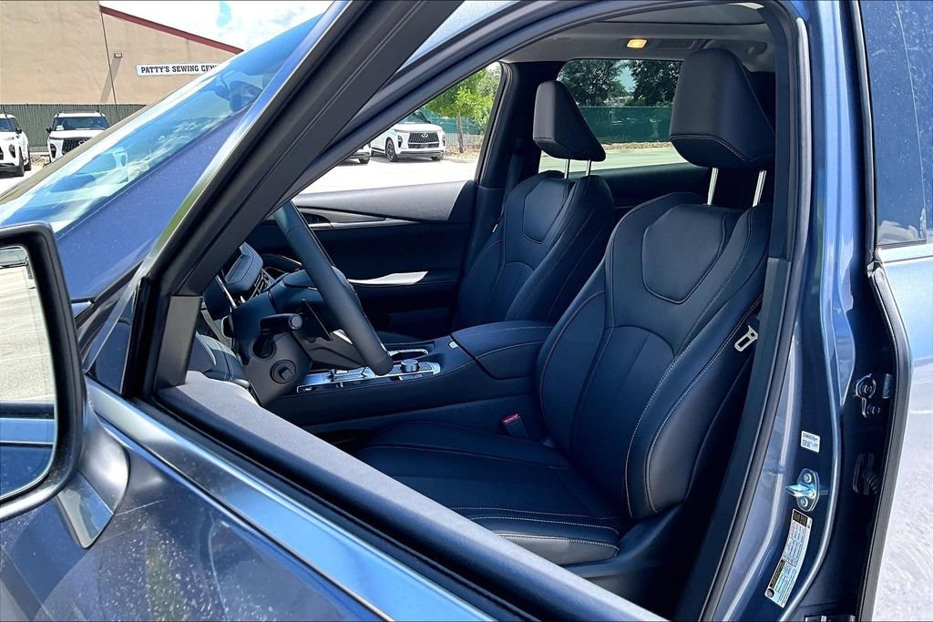 Used 2027 INFINITI QX60 Luxe w/ Cargo Package FWD image 19