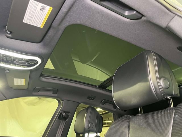 Certified 2026 Porsche Macan AWD/4WD image 18