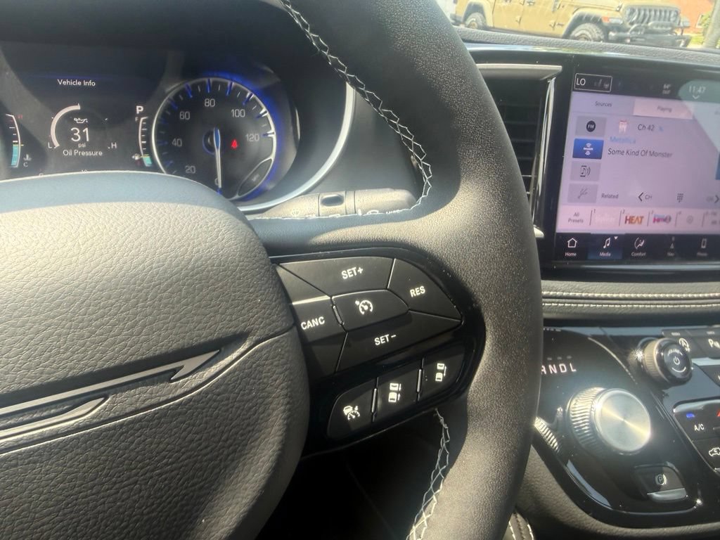 New 2027 Chrysler Pacifica Limited FWD image 20
