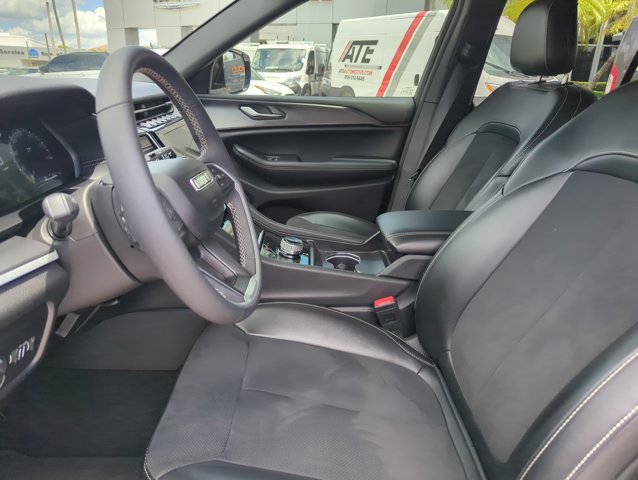 Used 2024 Jeep Grand Cherokee Altitude RWD image 15