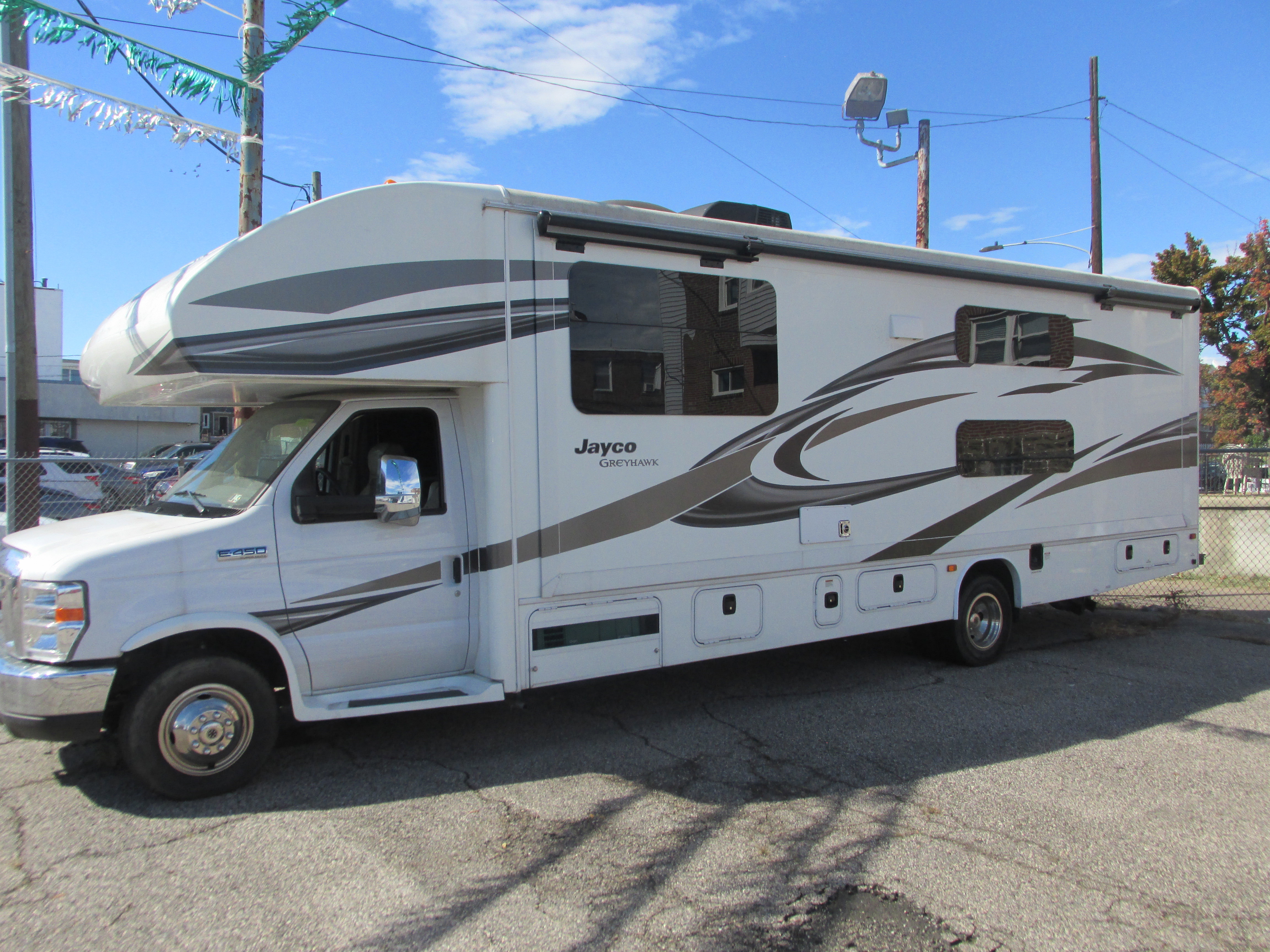 Used 2019 Ford E-450 and Econoline 450 Super Duty w/ Motorhome Prep Package RWD image 7
