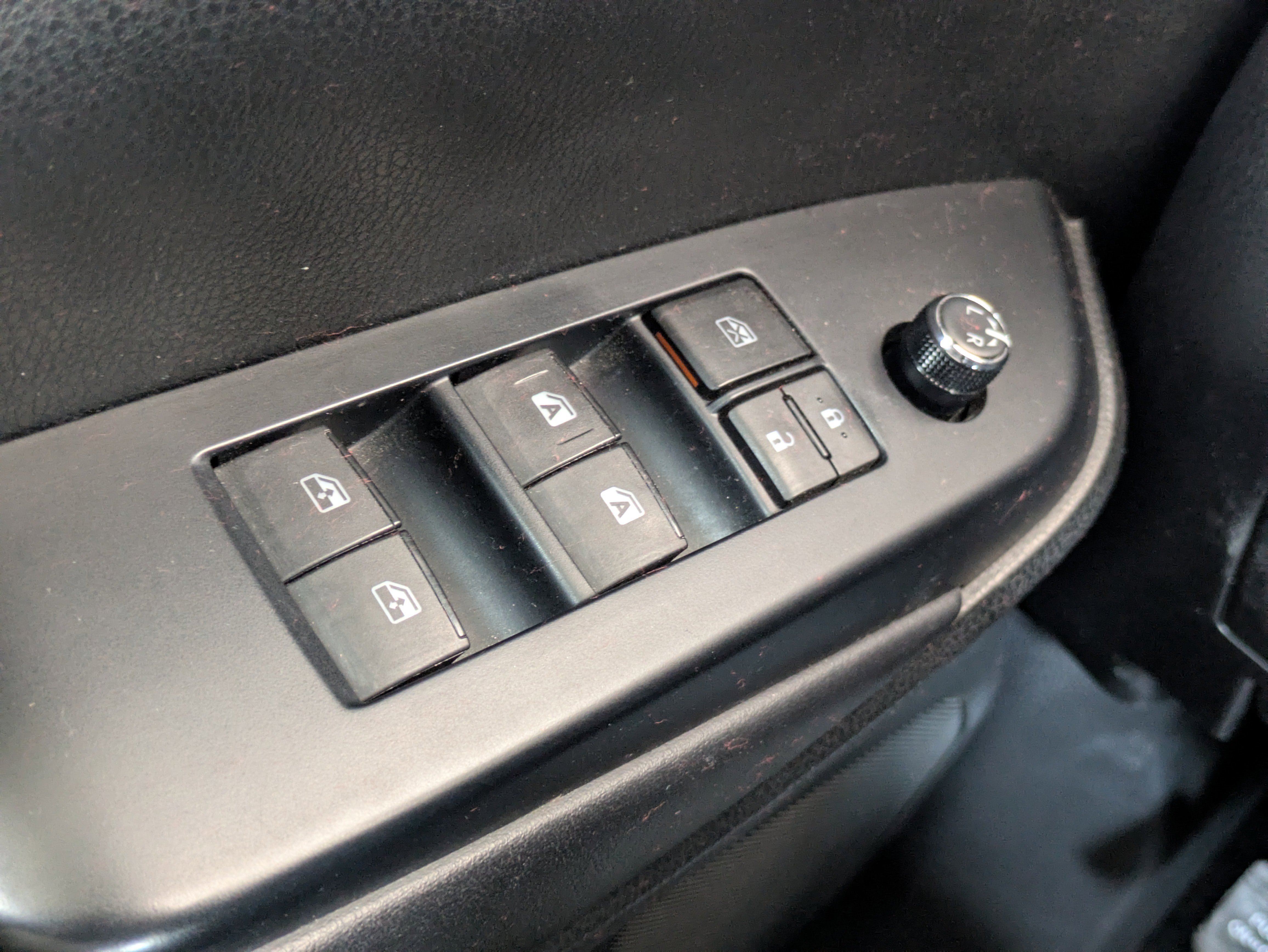 Used 2018 Toyota Highlander SE image 15