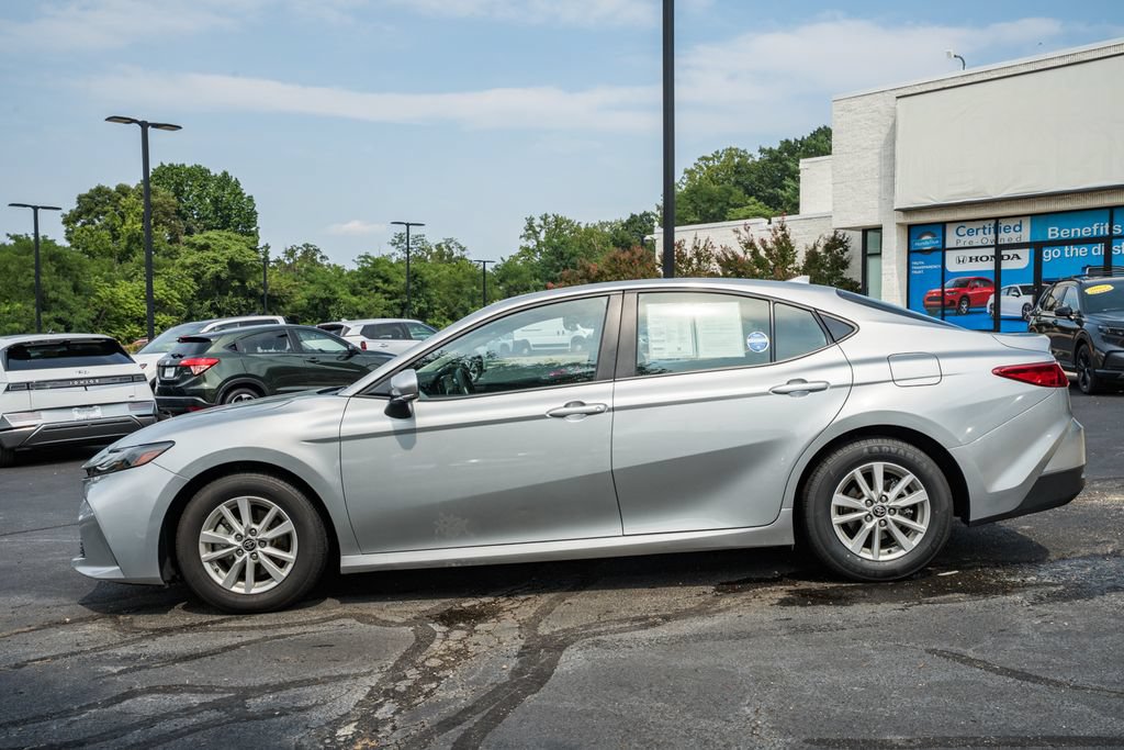 Used 2025 Toyota Camry LE FWD image 4