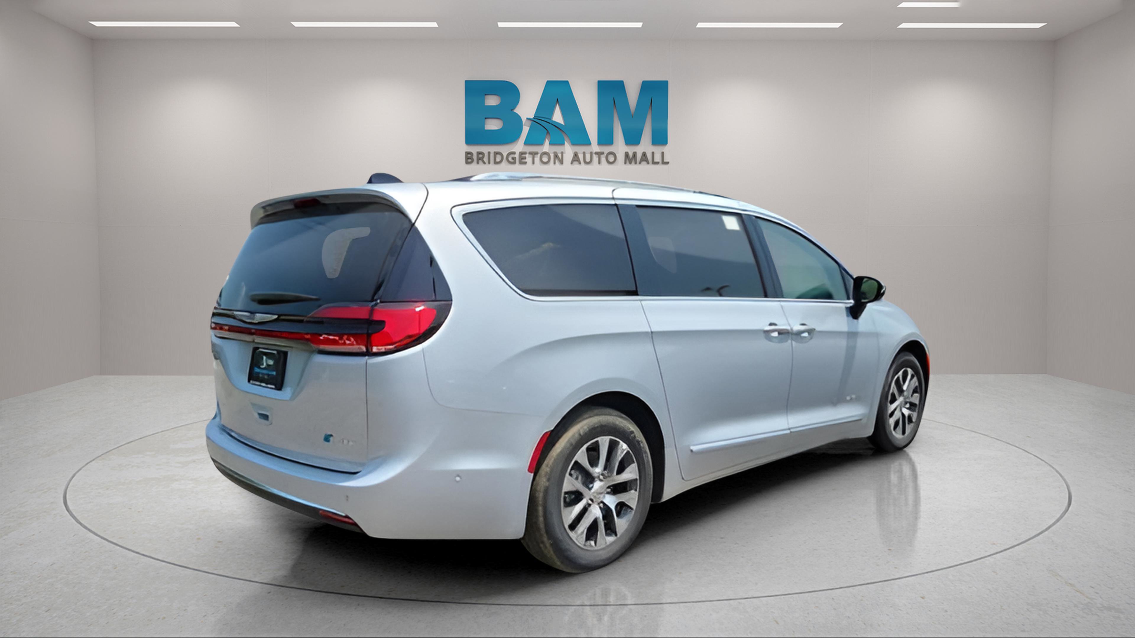 New 2023 Chrysler Pacifica Pinnacle image 4