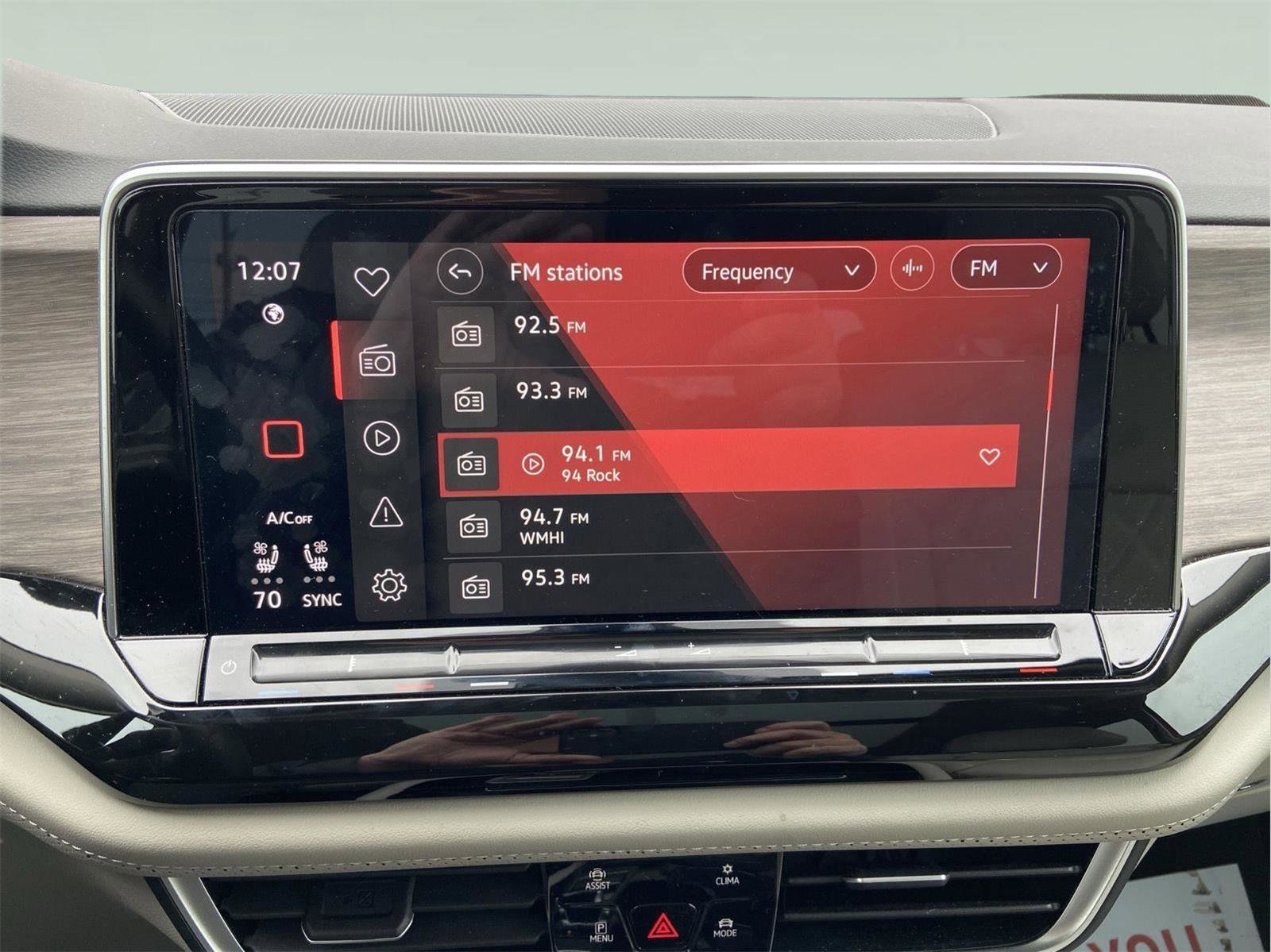 Used 2025 Volkswagen Atlas SEL Premium R-Line AWD/4WD image 12