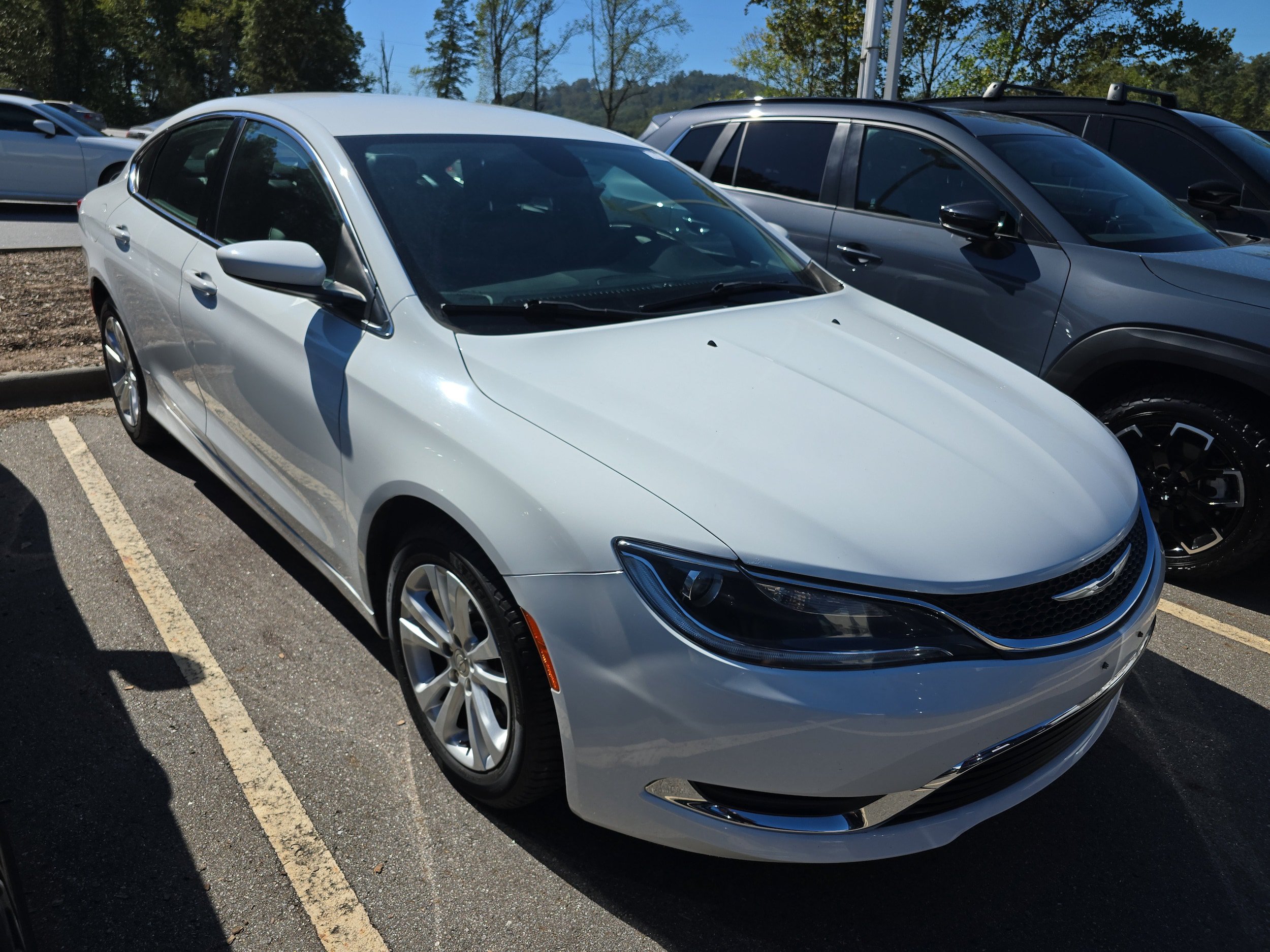 Used 2017 Chrysler 200 Limited Platinum FWD image 1