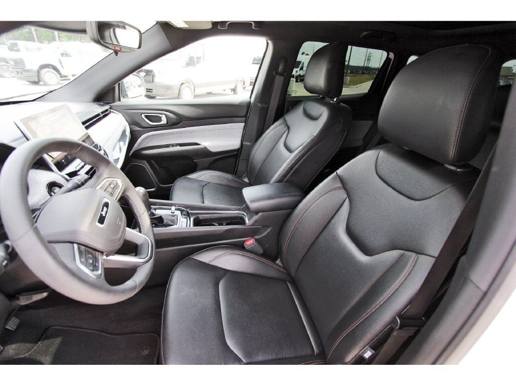 Used 2024 Jeep Compass Latitude w/ Sun and Sound Group AWD/4WD image 31