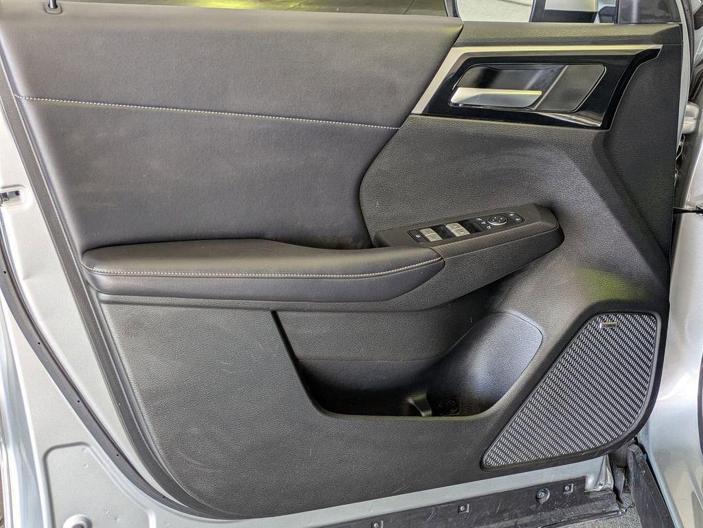 Used 2025 Mitsubishi Outlander SE AWD/4WD image 11