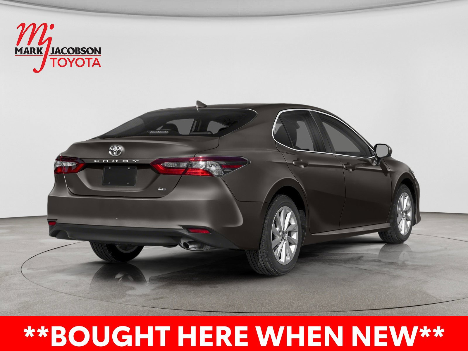 Used 2021 Toyota Camry LE FWD image 3