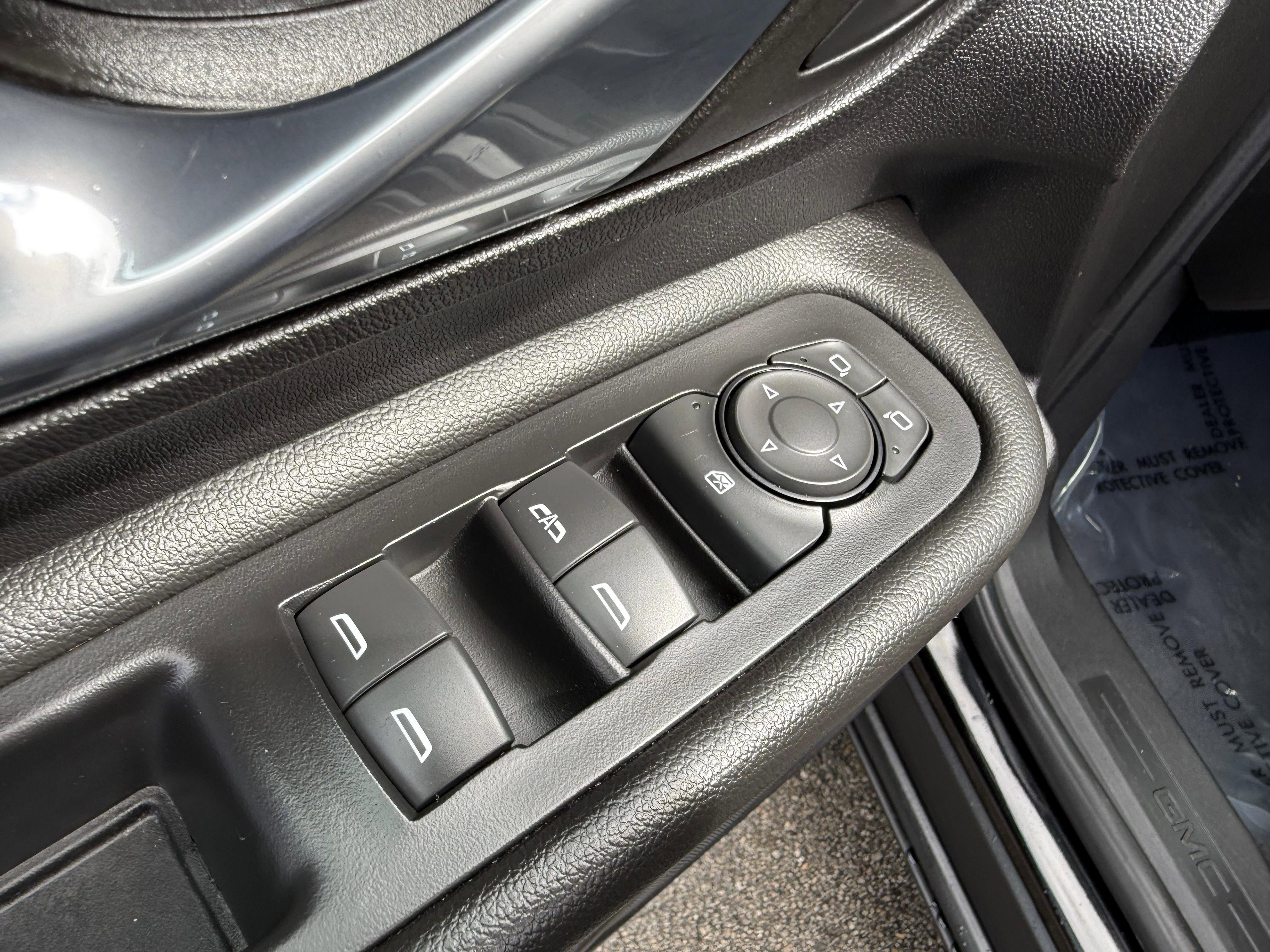 Used 2023 GMC Terrain SLE image 23