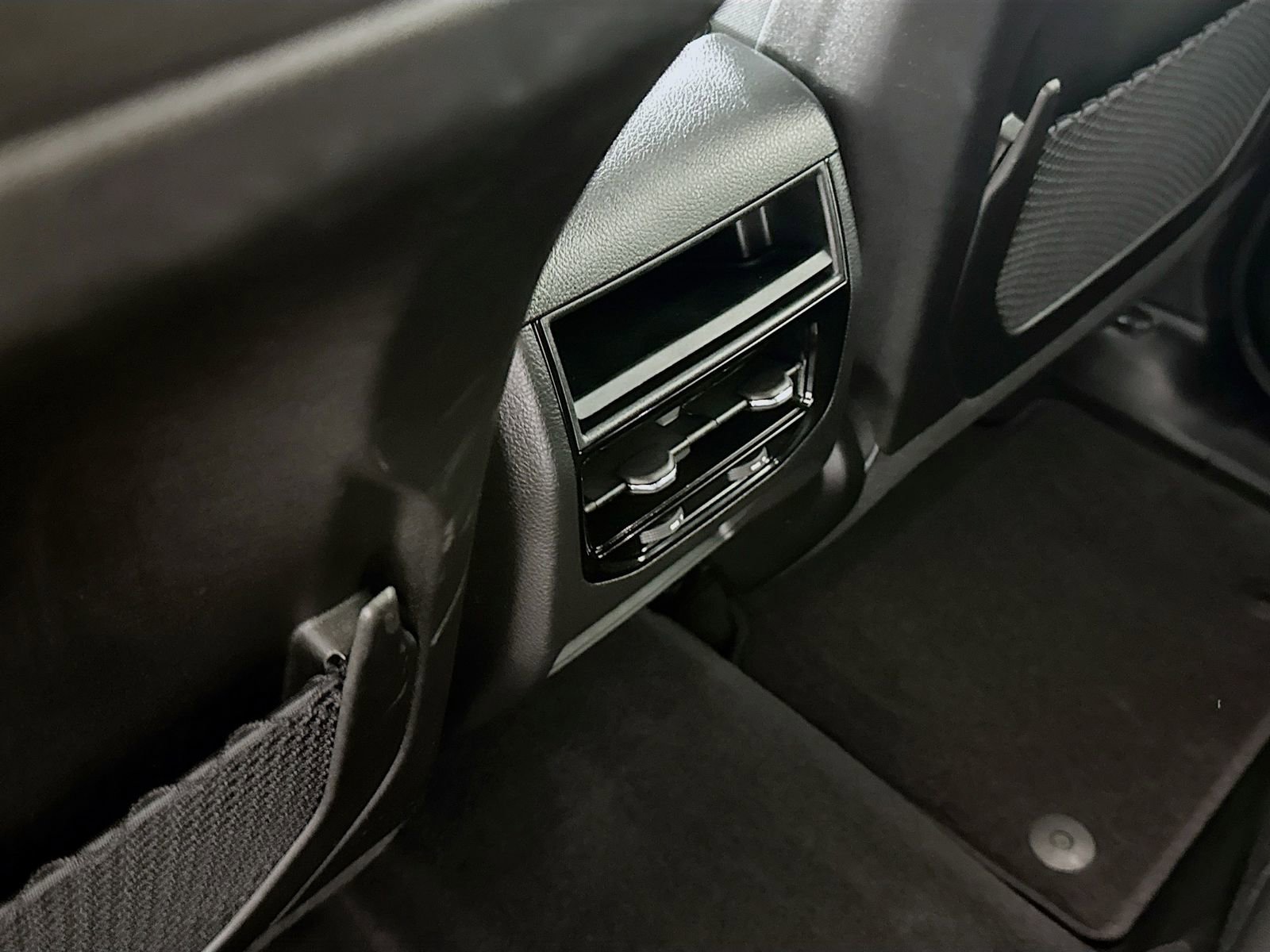 Used 2024 Jeep Grand Cherokee Laredo X image 22