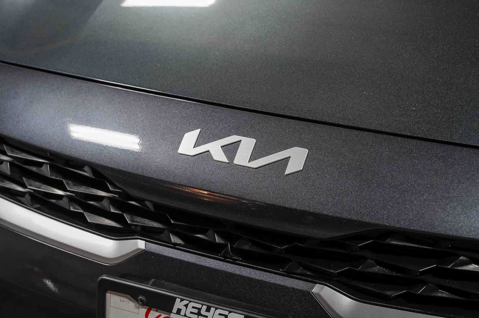 Used 2023 Kia Forte LXS w/ LXS Technology Package FWD image 8