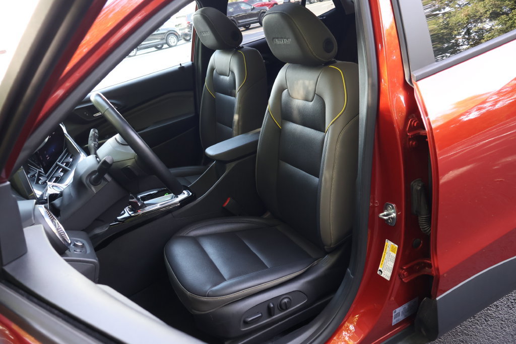 Used 2024 Chevrolet Trax ACTIV w/ Sunroof Package FWD image 33