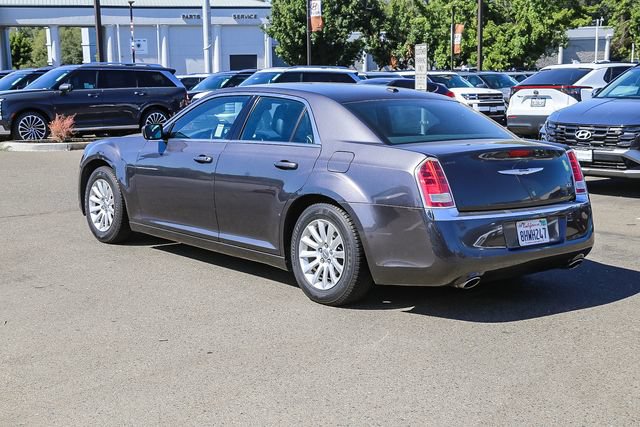 Used 2014 Chrysler 300 RWD image 2