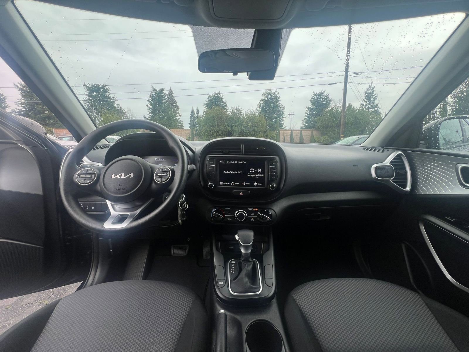 Used 2025 Kia Soul LX w/ LX Technology Package FWD image 28