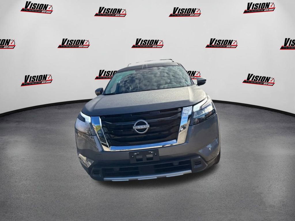 New 2025 Nissan Pathfinder SL image 2