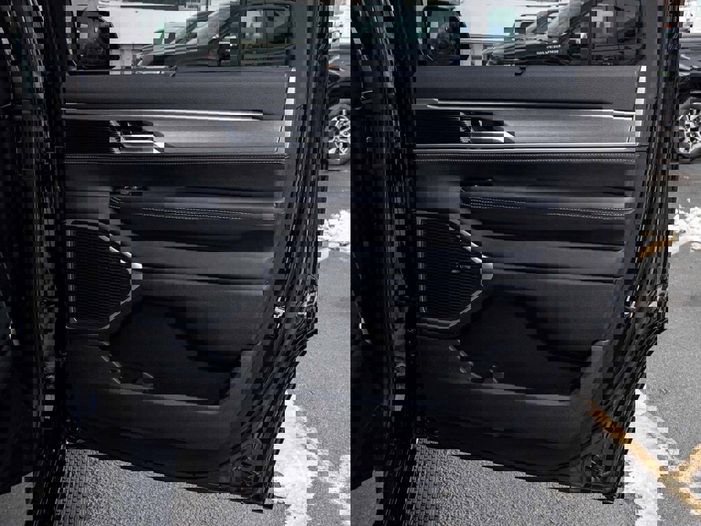 New 2025 Jeep Wagoneer 4WD image 15