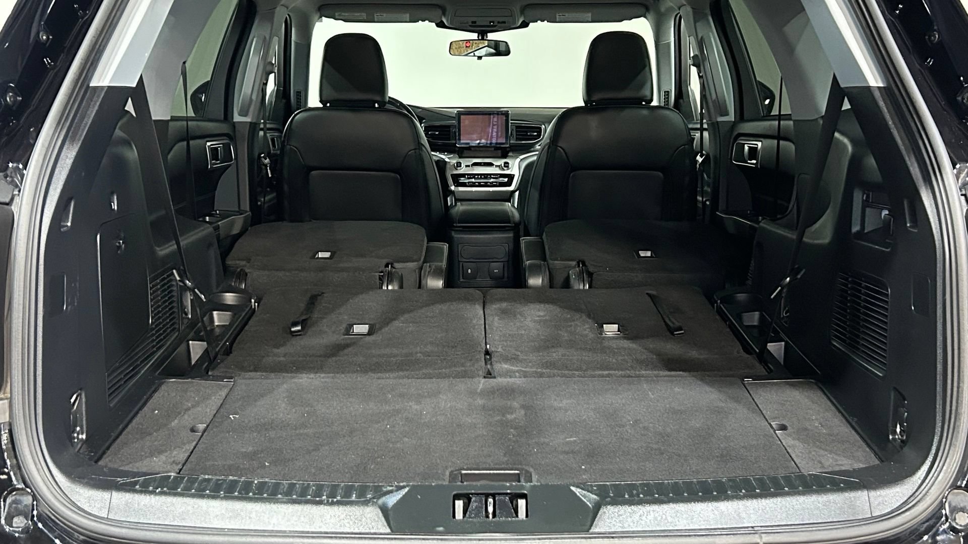 Used 2022 Ford Explorer XLT w/ Equipment Group 202A AWD/4WD image 43