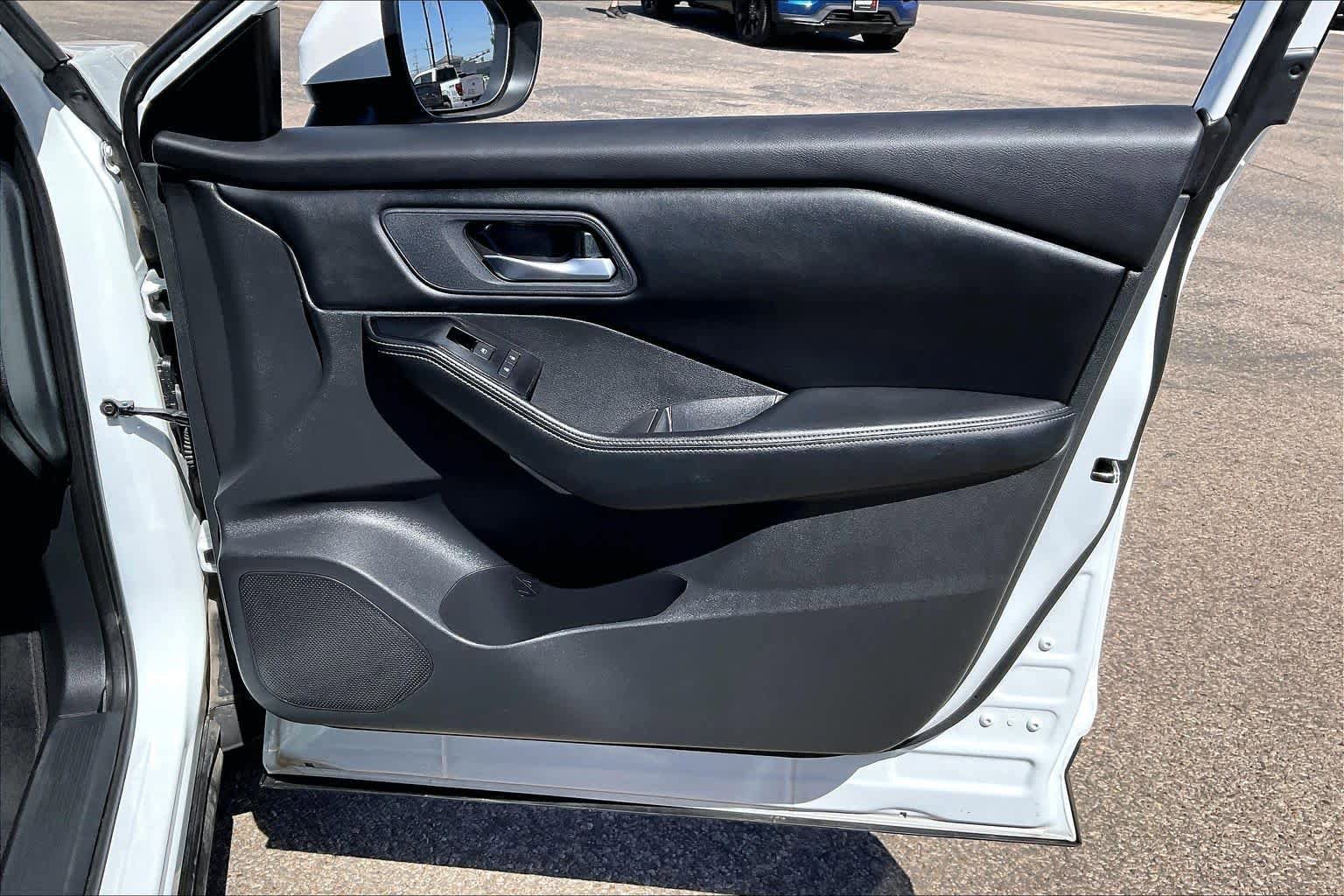 Used 2025 Nissan Rogue SV FWD image 21