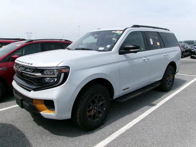Used 2025 Ford Expedition Tremor AWD/4WD image 3