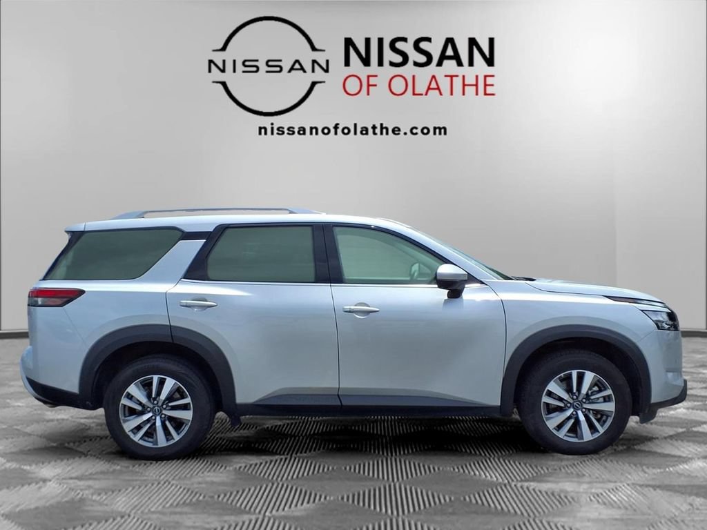Used 2025 Nissan Pathfinder SL FWD image 30